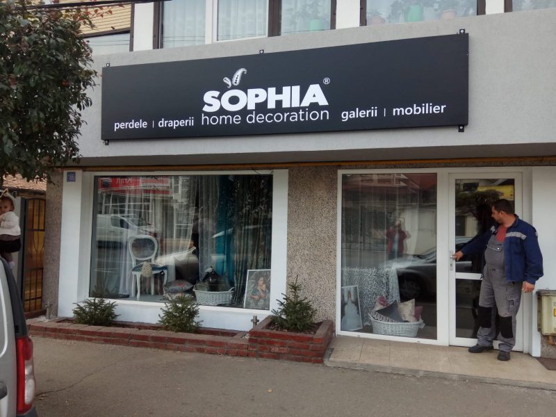 pregatiri pentru deschiderea magazinului Sophia Targu Jiu